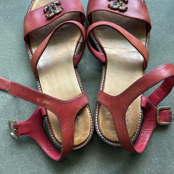 Chanel CC Logo Gladiator Sandals - Picture 4 of 13